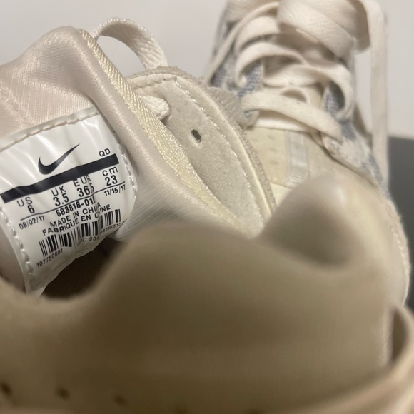 NIKE HUARACHES - Picture 2 of 4